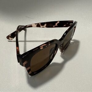 J. Crew tortoise shell style sunglasses. Classic shape. No scratches.